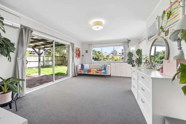 2/2 Tabitha Crescent Henderson_3