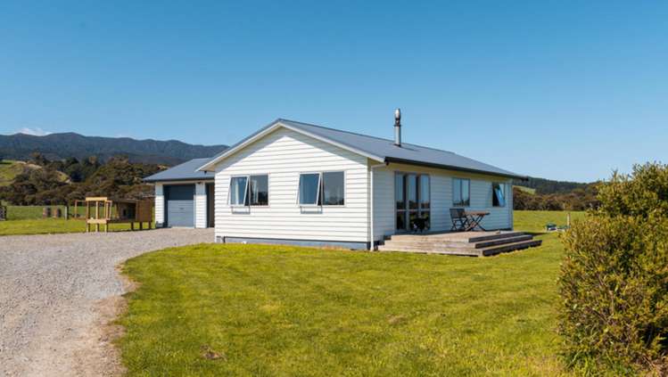 1972 Lake Ferry Road Pirinoa_18