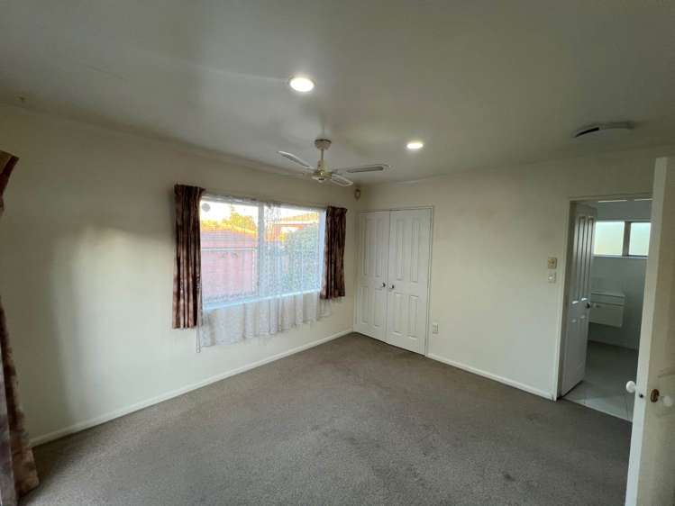 17a Tirimoana Road Te Atatu South_9