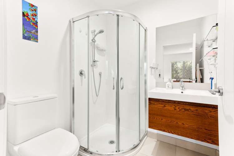 2/13a Easter Parade Glen Eden_12