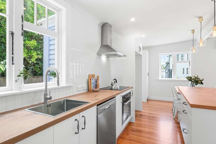 2/6 Pohutukawa Street Woburn_16