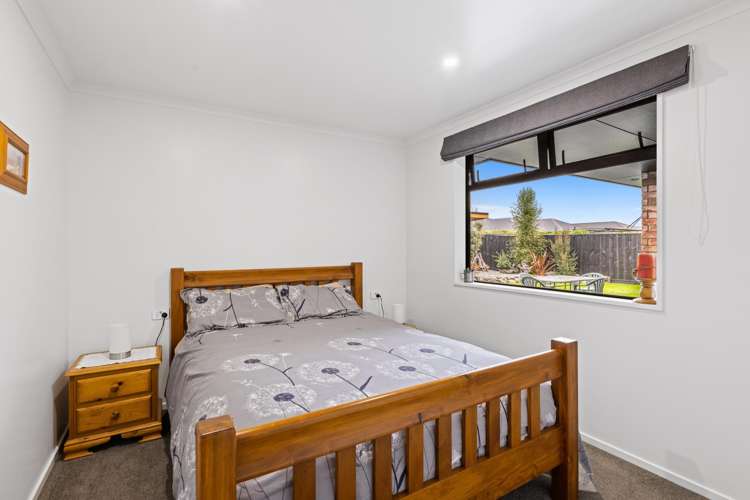 180 Faringdon Boulevard Rolleston_17