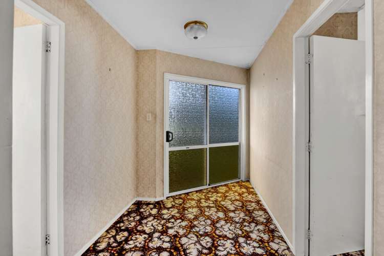 16 Old South Road Okato_9