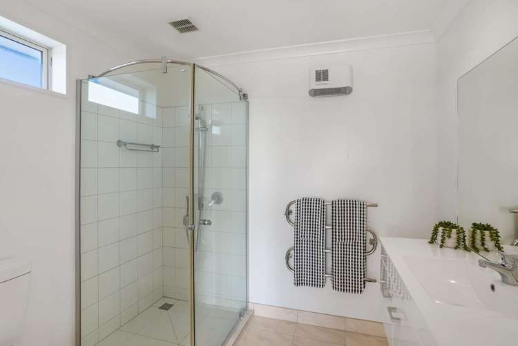 48 Titirangi Crescent Parklands_15