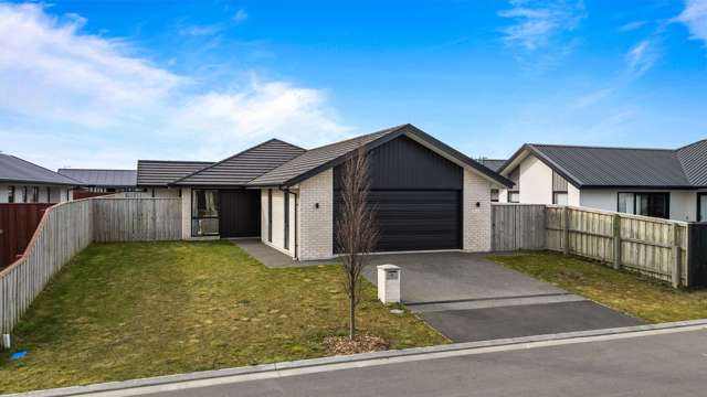 NO TENANTS. NO WAITING. MUST SELL!