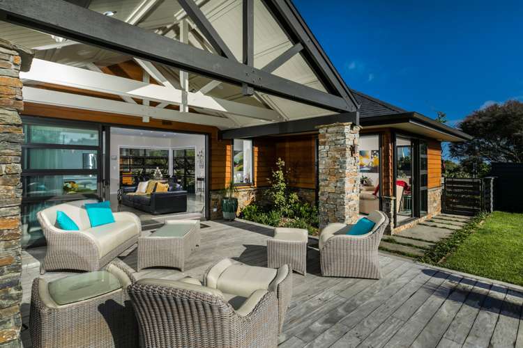 6 Traffic Road Greenhithe_1