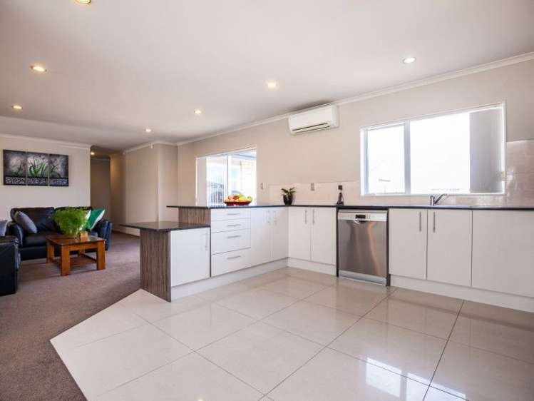 13 Montague Grove Stratford_9