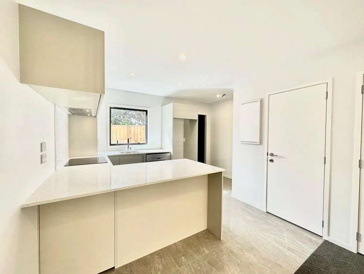 4/8 Valron Rd Te Atatu South_6