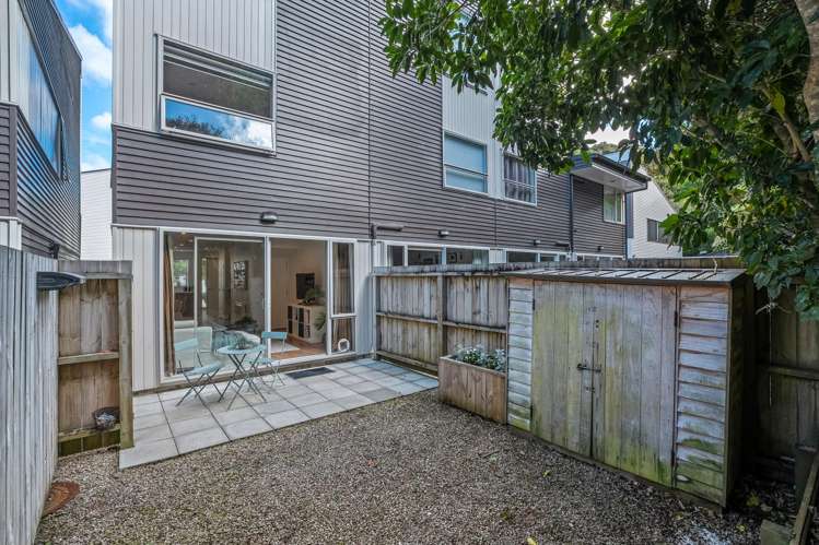 11/8 Thatcher Crescent, Crofton Downs_17