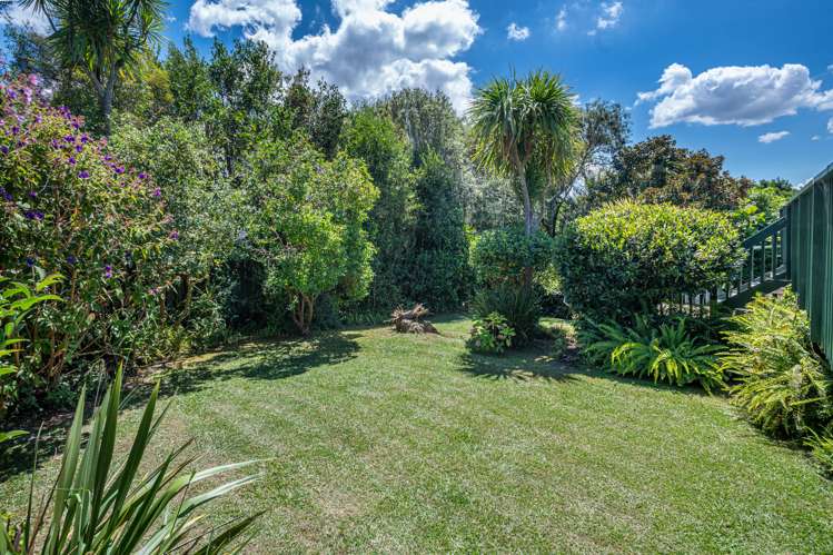 16 Deane Avenue Titirangi_21