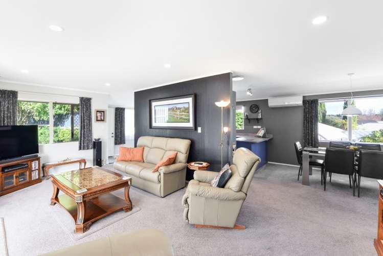 68 Dixon Road Glenview_5