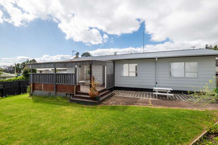 2/8 Helena Street Massey_10