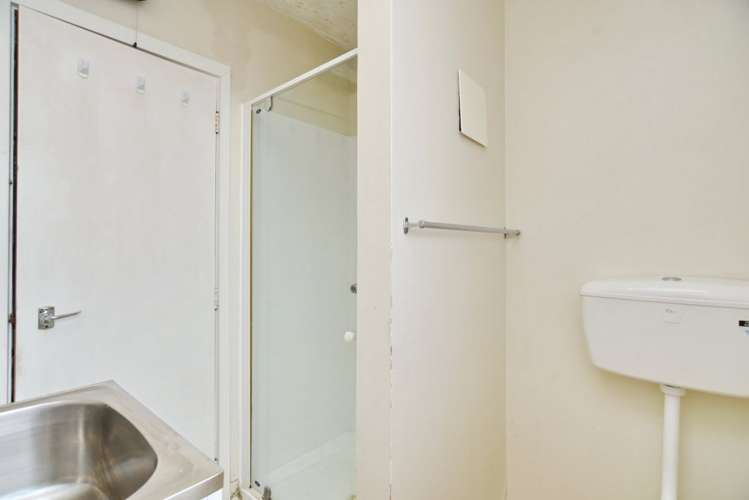 2/560 Hereford Street Linwood_11