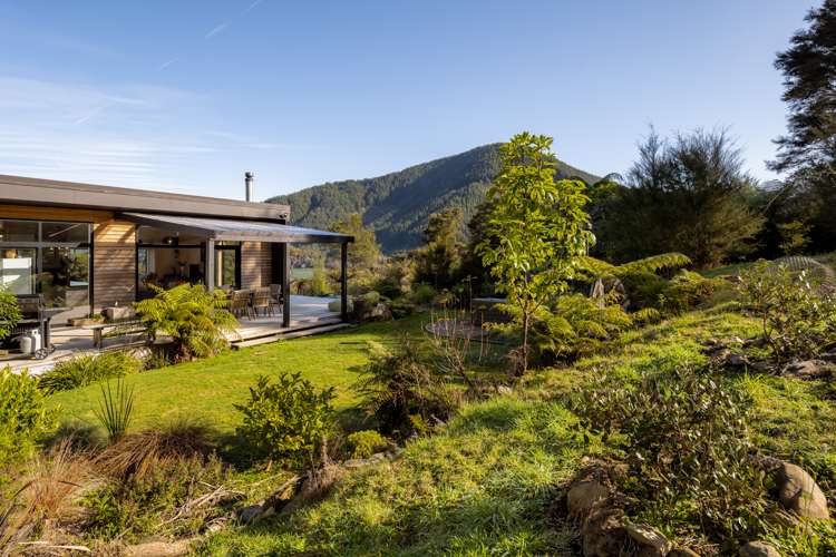 5 Toki Place Kaiuma Bay_16