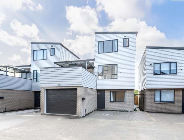 4 Te Whitinga Lane Flat Bush_17