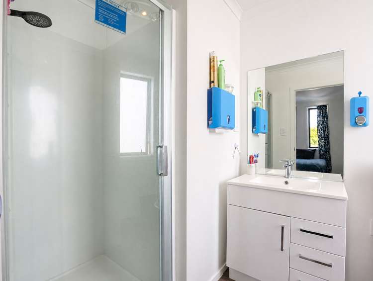1/61 Cabourne Drive Glenview_6