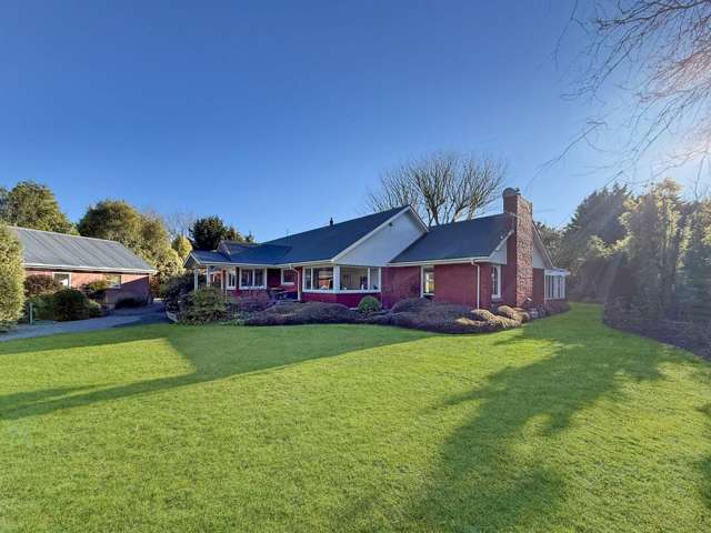 YALDHURST - FIVE BEDROOM, TWO BATHROOMS, WELL ESTABLISHED