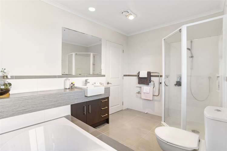 33 Chateau Rise Flat Bush_19