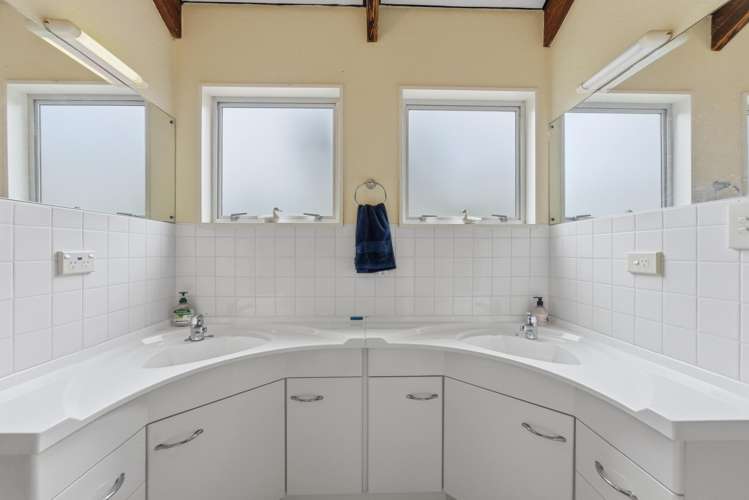 5 Magnolia Drive Westown_16