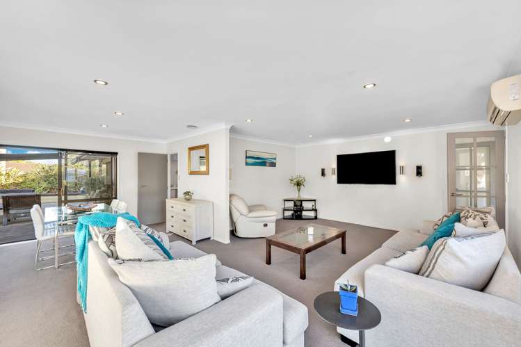 6 Billabong Place Botany Downs_6