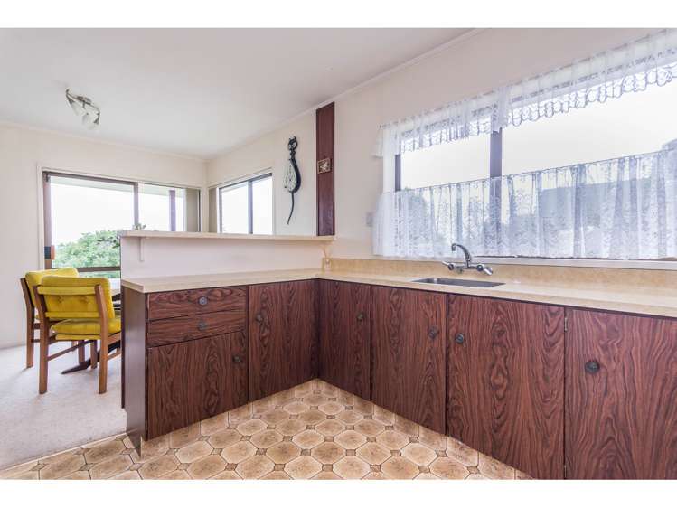 2/75a West Coast Road Glen Eden_8