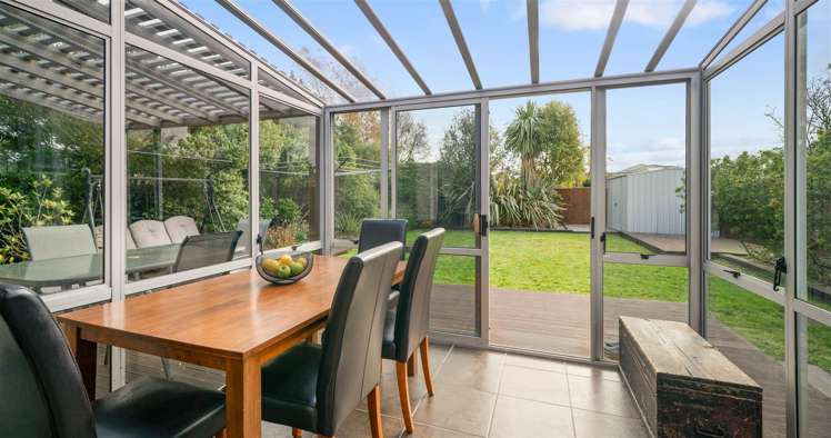 2/20a Downing Street Hoon Hay_5