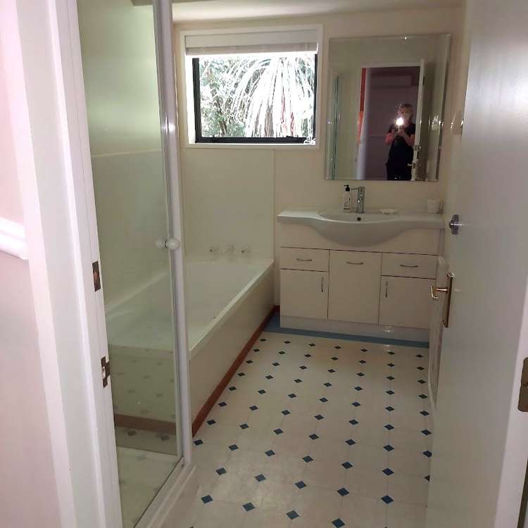 184 Pages Road Marchwiel_13