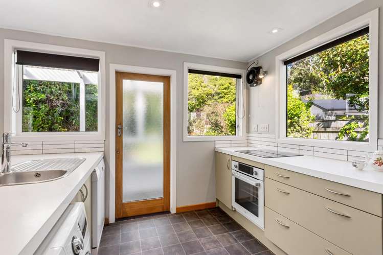 10 Bourbon Terrace Karori_12