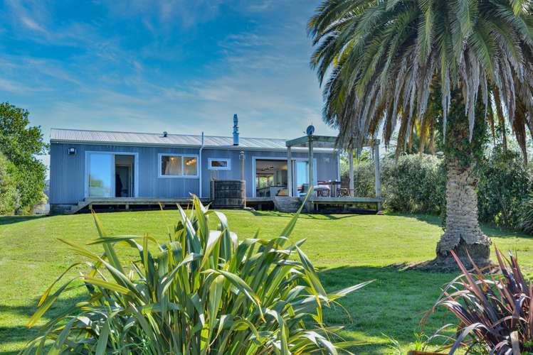 14 Monkhouse Street Tolaga Bay_14