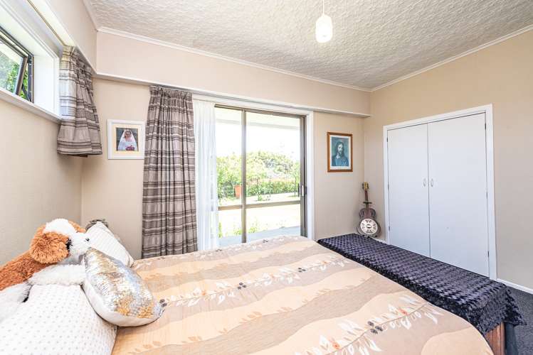 28 Shakespeare Road Bastia Hill_12