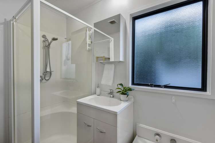 52 Solar Road Glen Eden_18