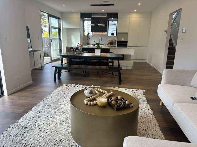 Brand New Freehold, 10 Year Master Build Guarantee