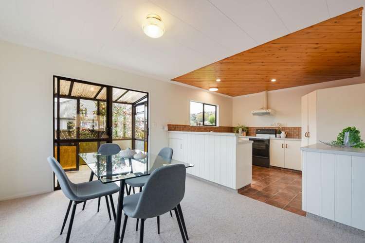 2/16 Newall Avenue Stoke_1