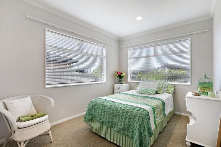 10 Chesterfield Way Orewa_14