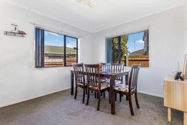 70 Robert Ross Place Clendon Park_4