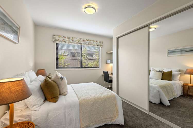 15 St Andrews Square Strowan_21