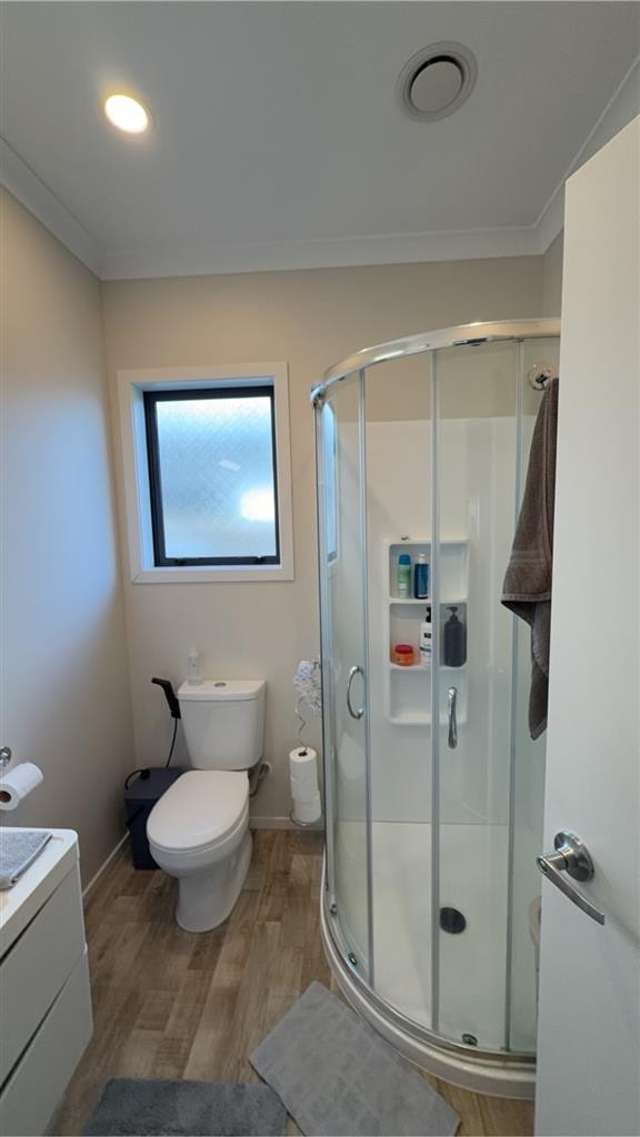  2/2 Lambert Court Glenview_4