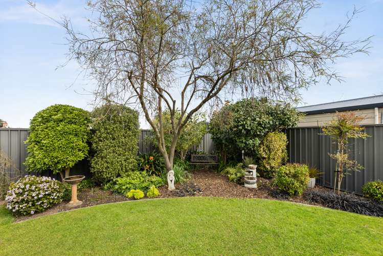 14 Heynes Place Clive_13