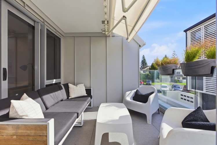 2/19 Victoria Road (The Cascades) Mt Maunganui_3