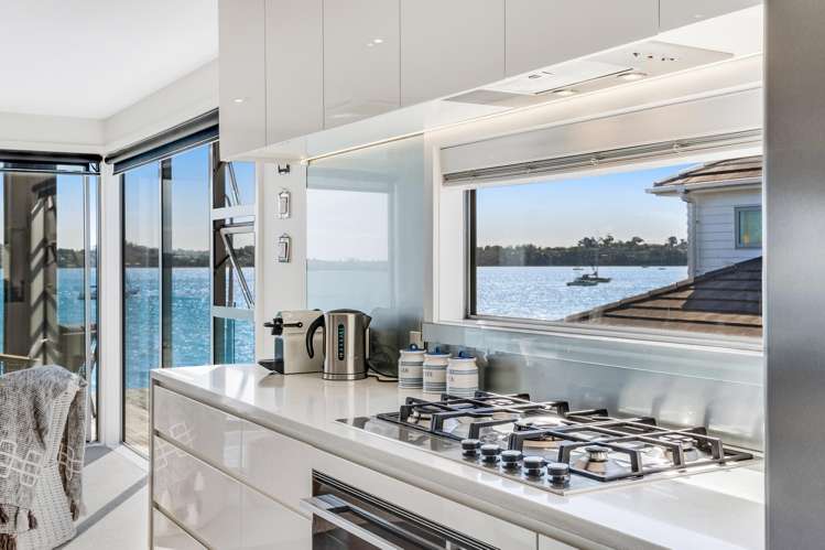 8 The Parade Bucklands Beach_40