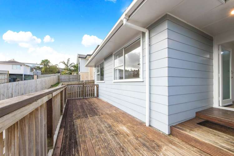 21 Helleur Road Massey_13