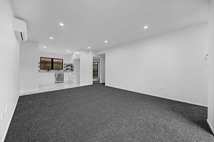 3/8 Friesian Drive Mangere_7