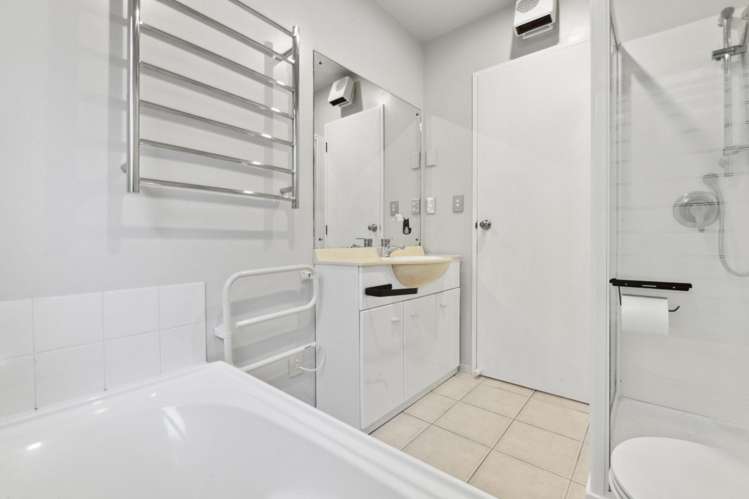 2/24 Heathcote Road Castor Bay_11