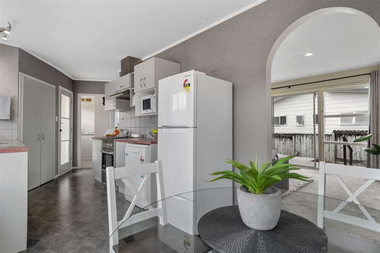 17 Jonathon Street Brookfield_12