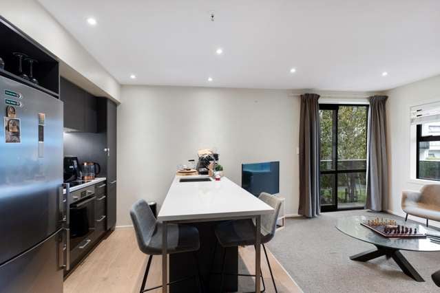 GROUND FLOOR - SPACIOUS - CORNER UNIT