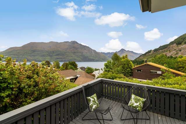 8 Arawata Terrace Fernhill/Sunshine Bay_1