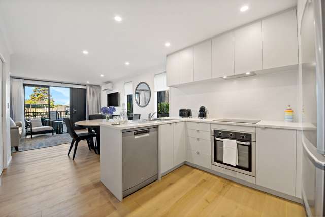 8 Patariki Way Beach Haven_2
