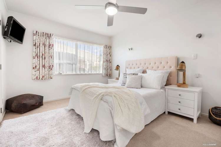 26/10 Gerard Way Saint Johns_9