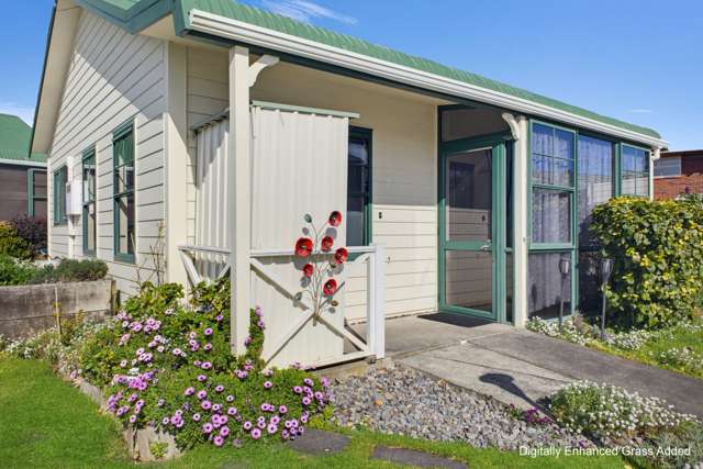 Coastal Living in the Heart of Moturoa