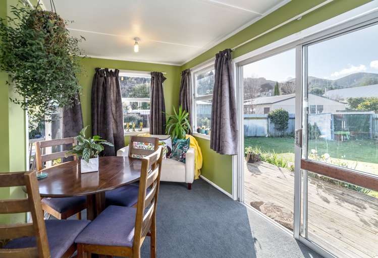 9 Skipage Grove Featherston_13